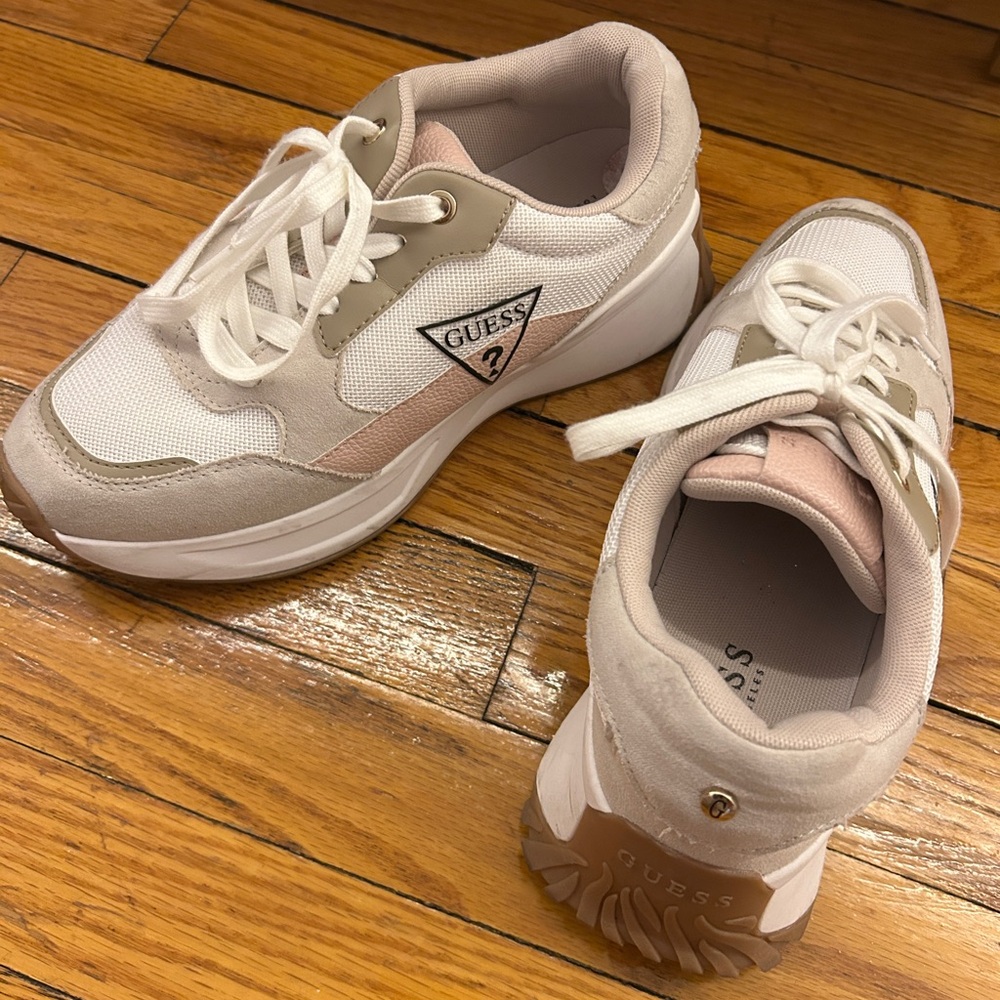 GUESS Women's Sneakers - White and Pink
